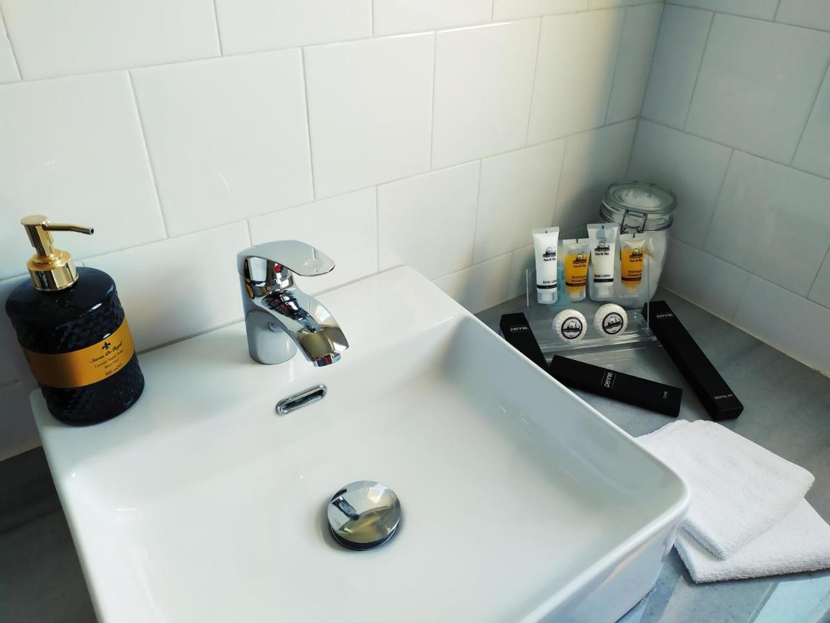 21 Suites Deluxe Stay Near The Airport Markopoulo Mesogaias Exterior photo
