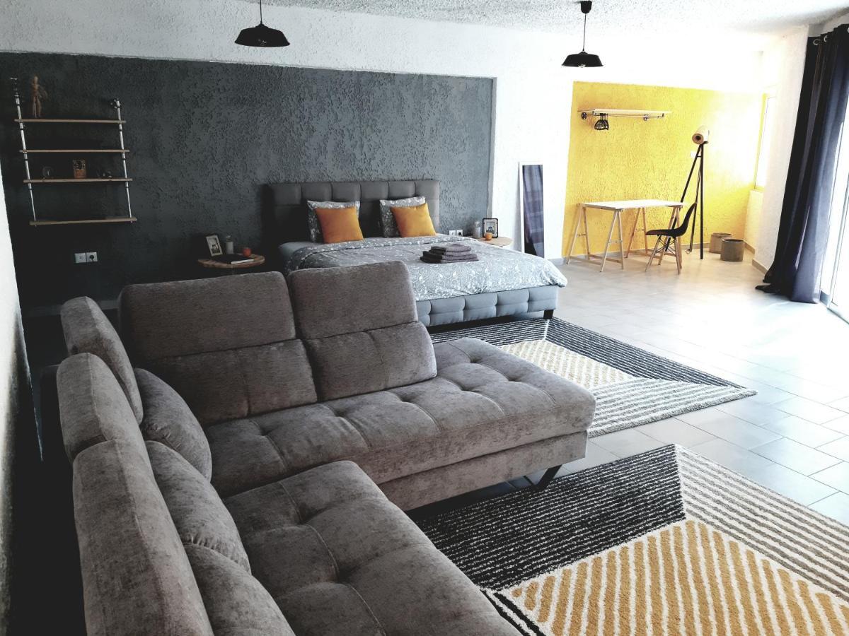 21 Suites Deluxe Stay Near The Airport Markopoulo Mesogaias Exterior photo